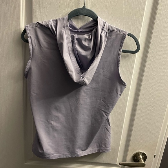 Concept xxv large light purple sleeveless top stretchy with hood. - Picture 2 of 5